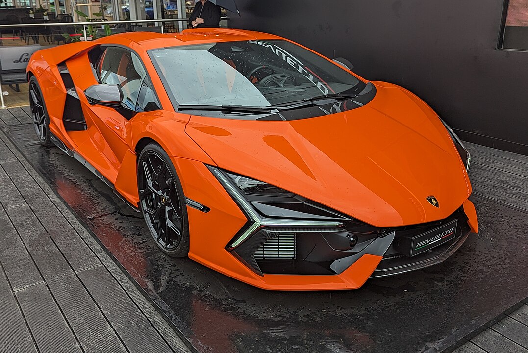 lamborghini revuelto