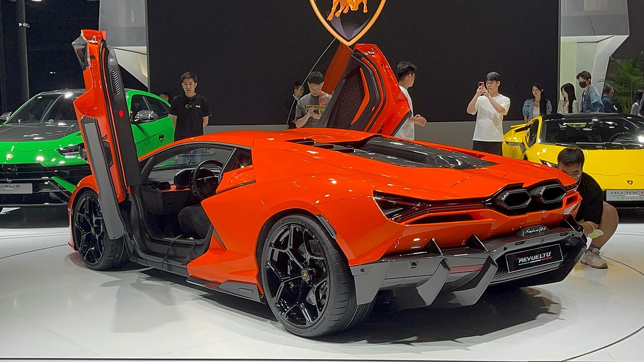 lamborghini revuelto