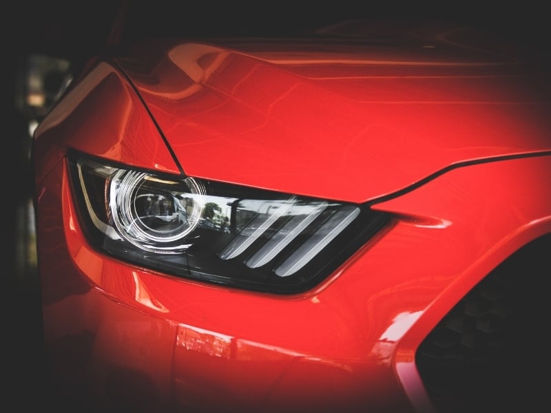 światło samochodu mustang