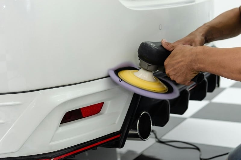 polerowanie lakieru i usuwanie rys