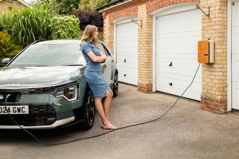 ładowanie samochodu elektrycznego