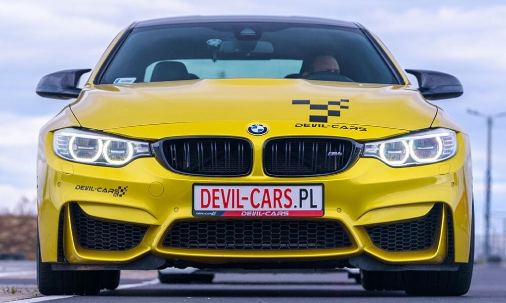 złote bmw m4