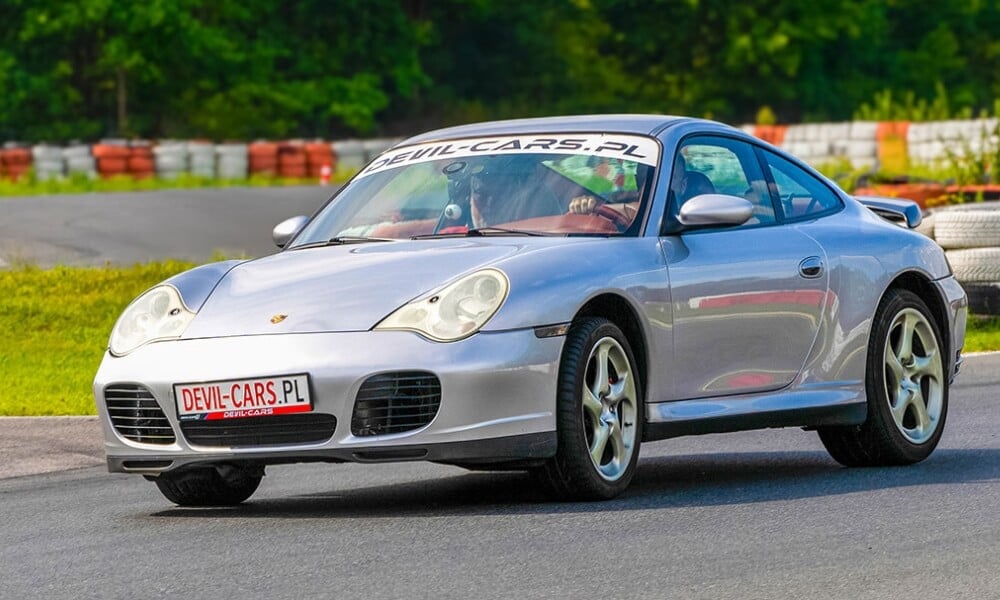 Porsche 911 Carrera na torze