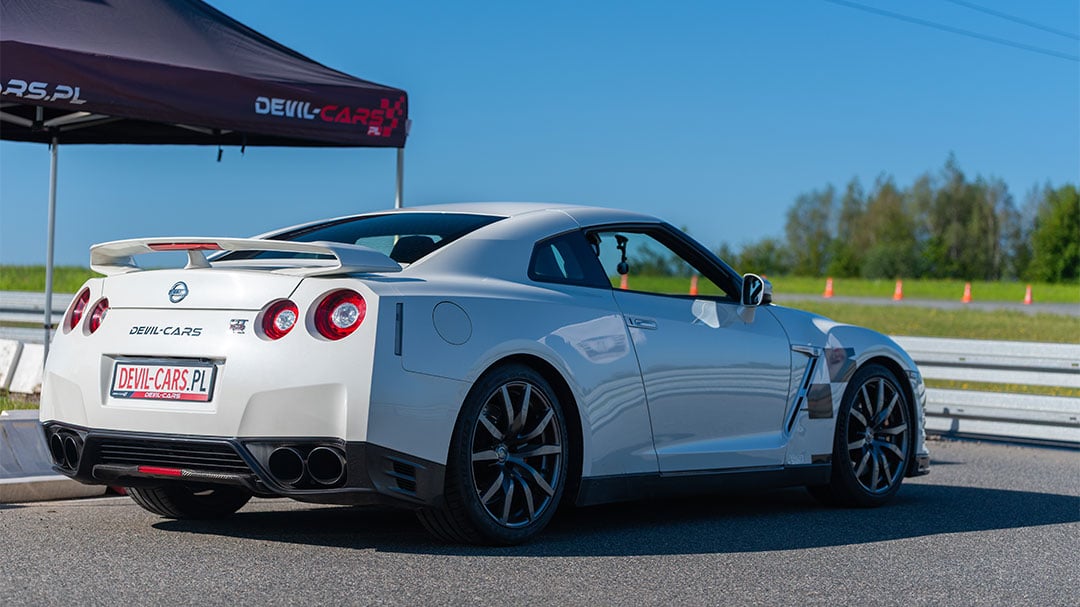 nissan gt-r tył