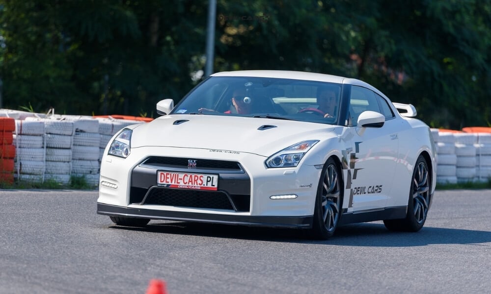 auto z AWD - Nissan GT-R