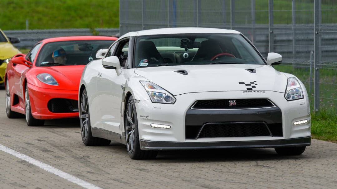 Ferrari F430 vs. Nissan GTR