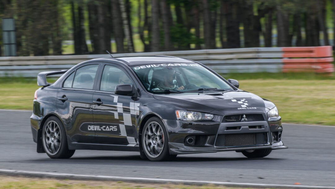 Mitsubishi Lancer Evo 10 vs. Subaru Impreza WRX