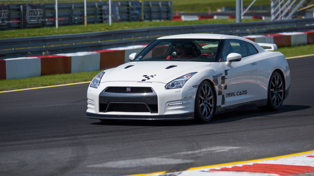 Ferrari F430 vs. Nissan GTR