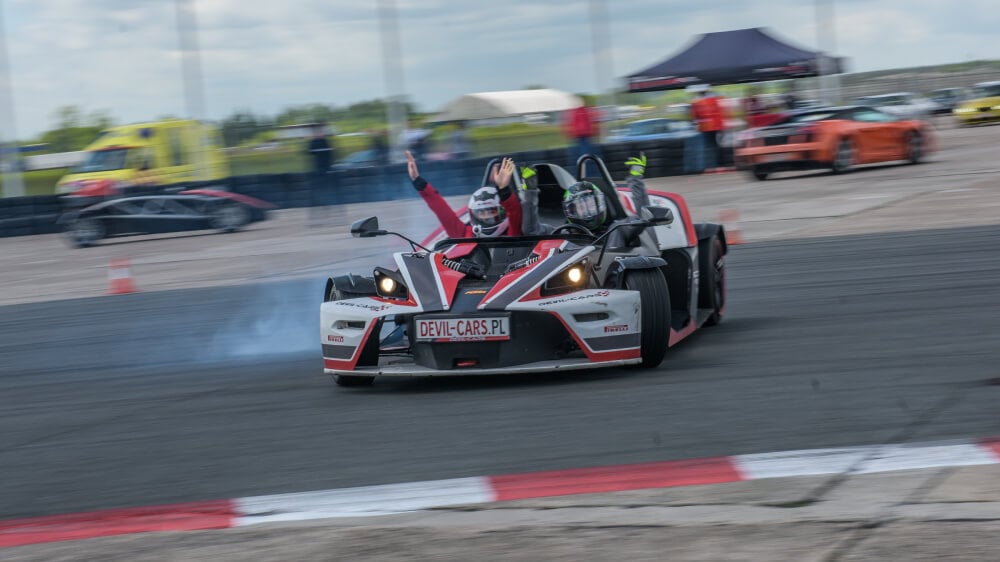 Ferrari F430 vs. KTM X BOW