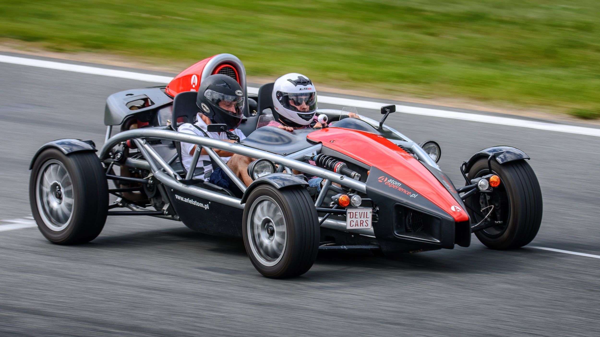 Ferrari F430 vs. Ariel Atom