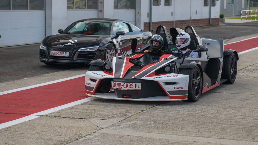 Audi R8 vs. KTM X-BOW