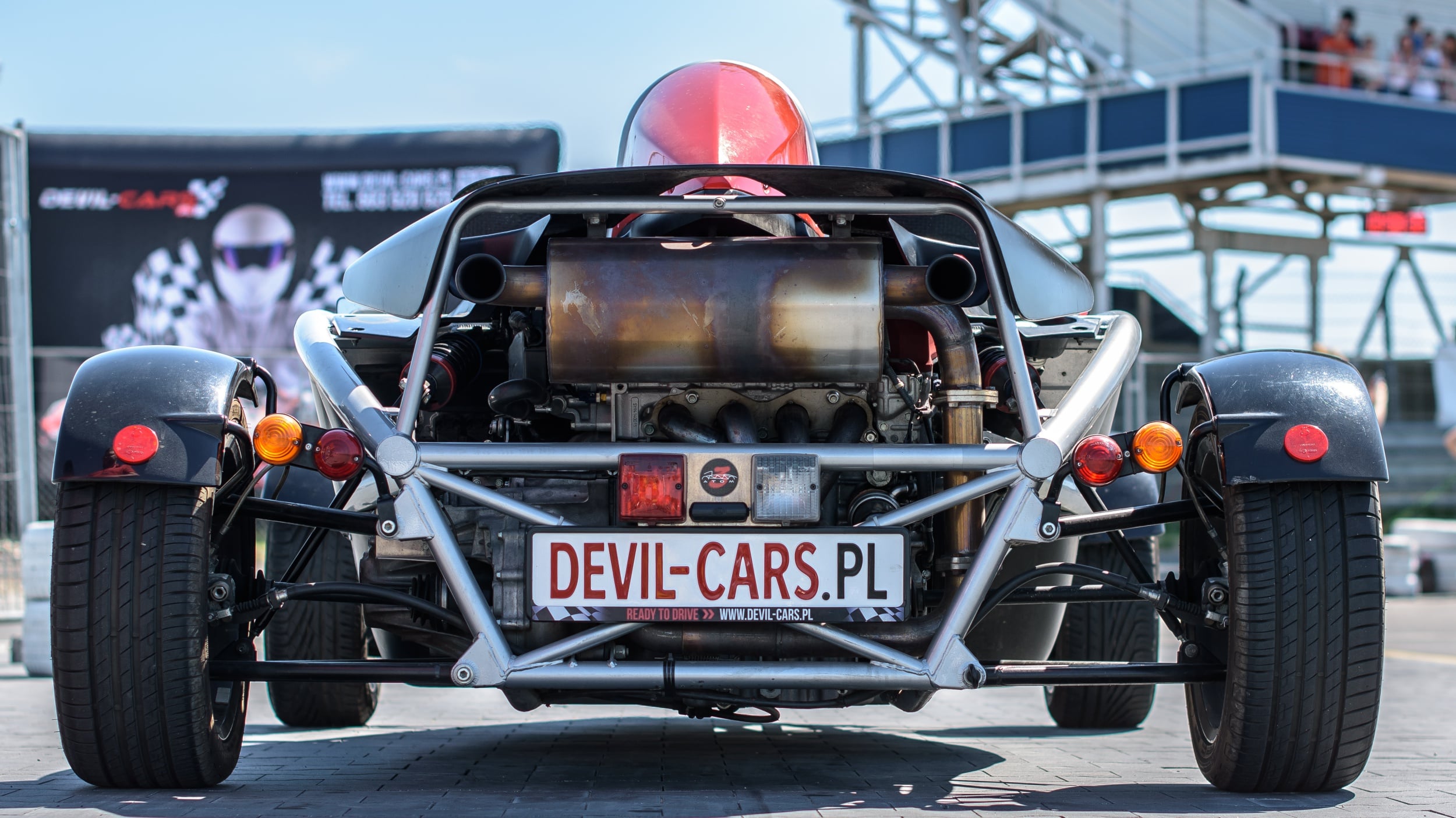 Ferrari F430 vs. Ariel Atom