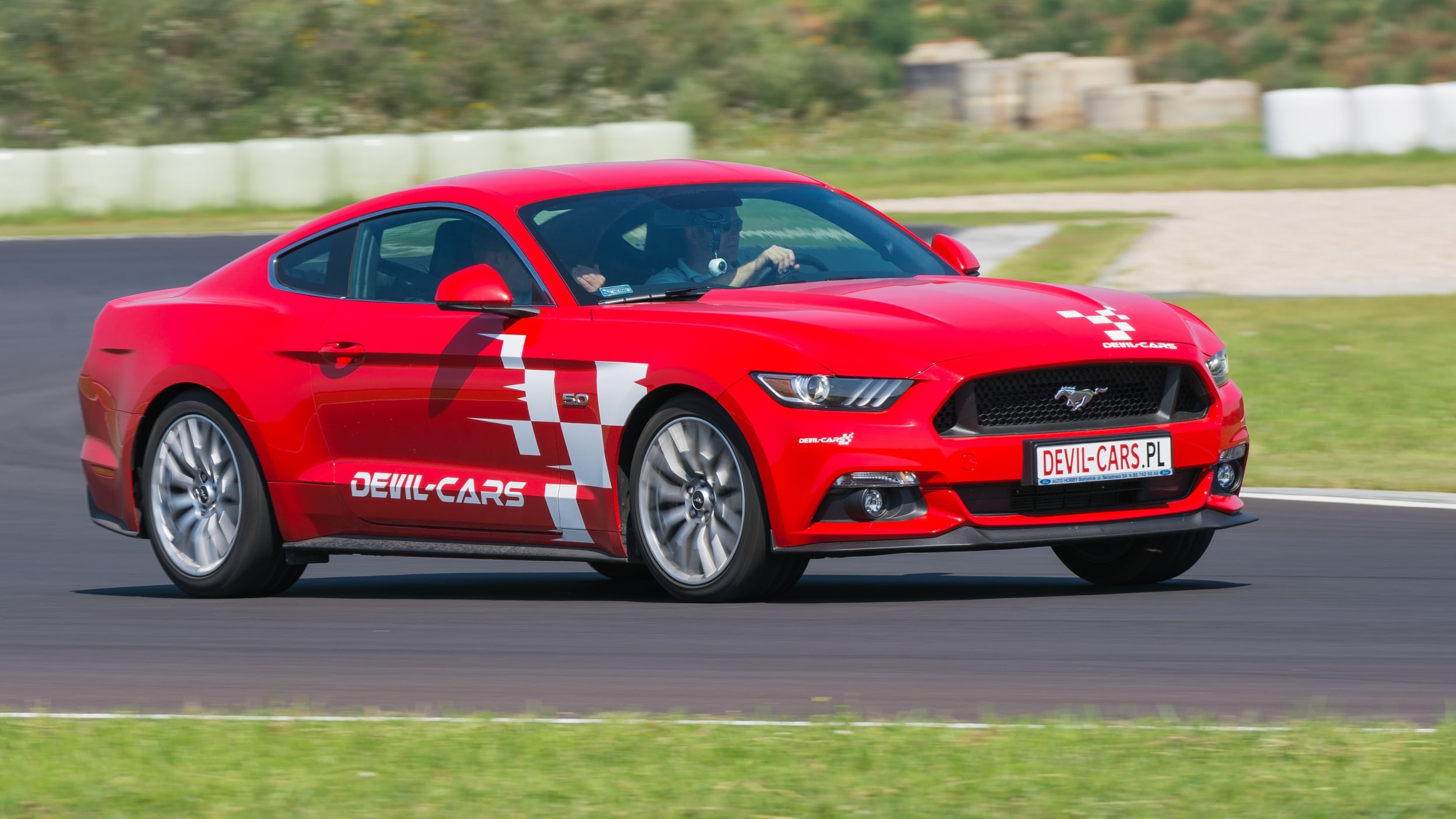 Ford Mustang vs. KTM X-BOW