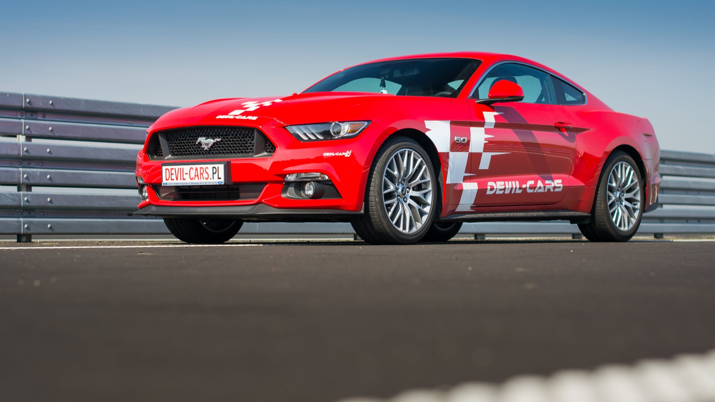 Ford Mustang vs. KTM X-BOW