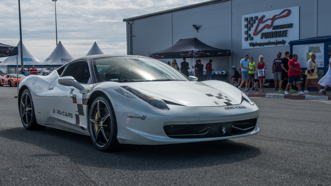 Lamborghini Gallardo vs. Ferrari Italia (458)
