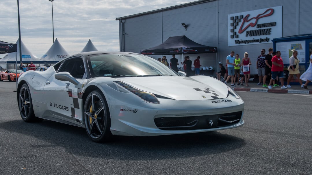 Ferrari Italia (458) vs. Ferrari F430