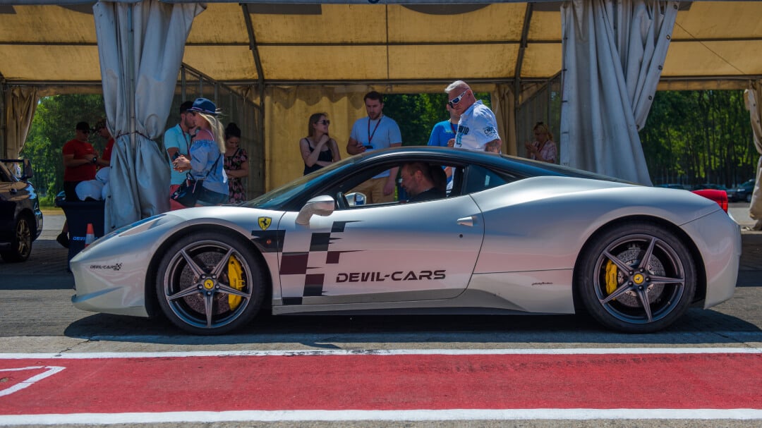 Lamborghini Gallardo vs. Ferrari Italia (458)