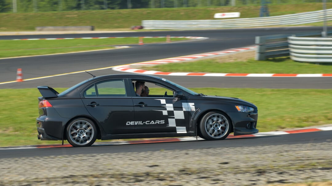 Mitsubishi Lancer Evo 10 vs. Subaru Impreza WRX