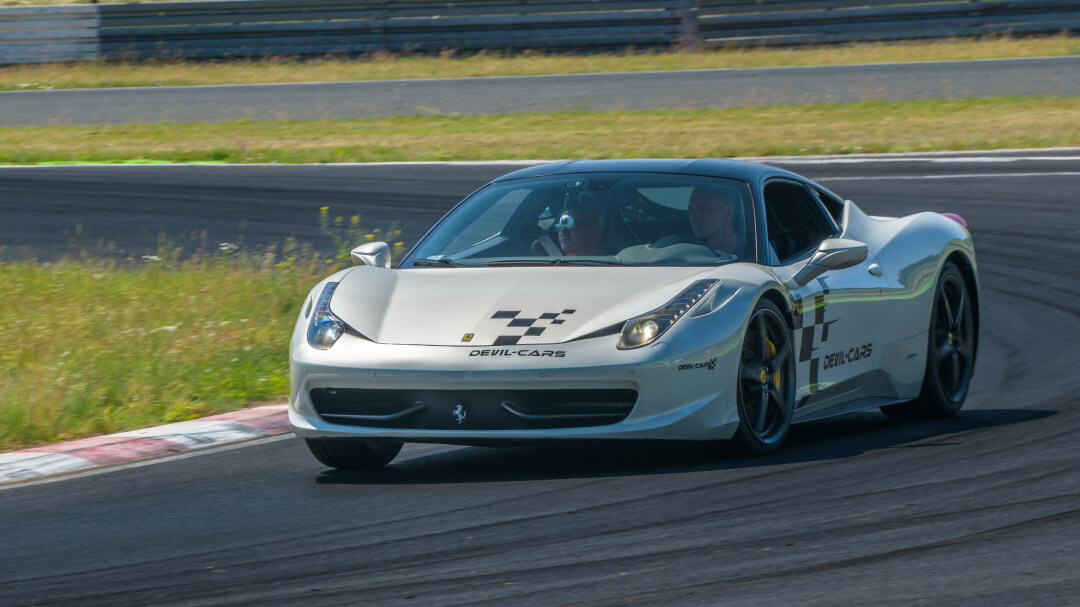 Lamborghini Gallardo vs. Ferrari Italia (458)